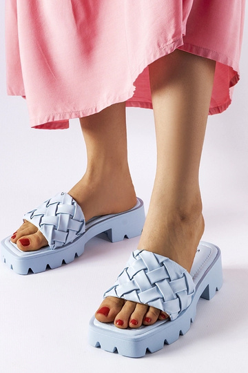 Lora – Flip-Flops mit blauer Traktorsohle
