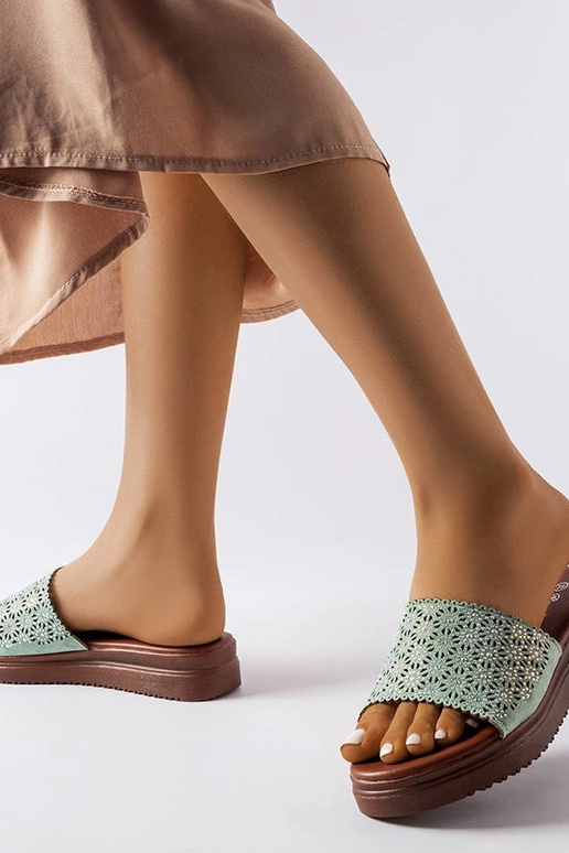 Grüne durchbrochene Flip-Flops mit...