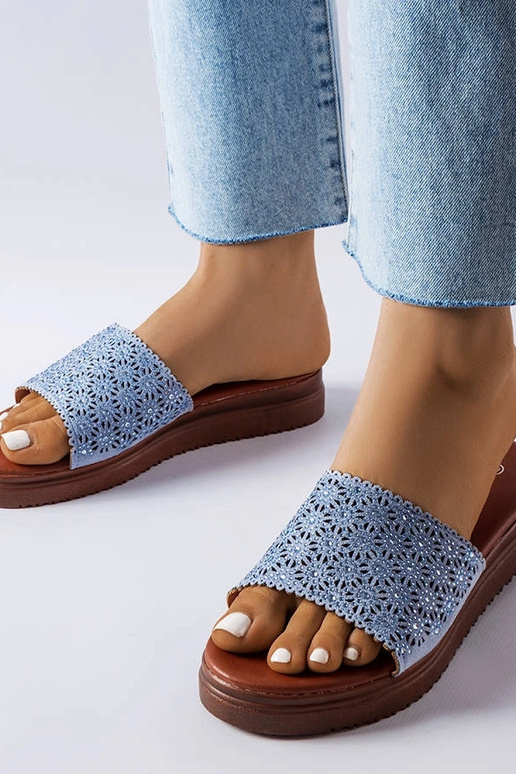 Blaue durchbrochene Schieber mit...