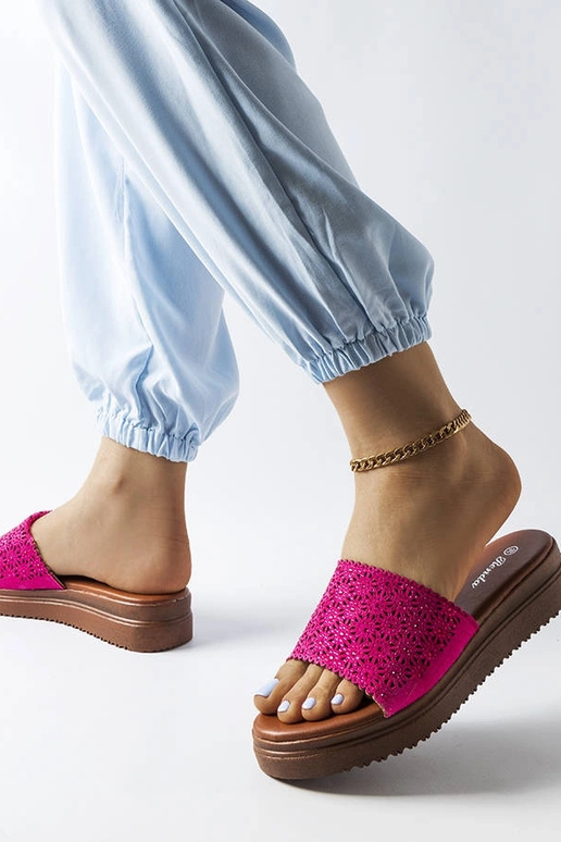 Dunkelrosa durchbrochene Pantoletten...