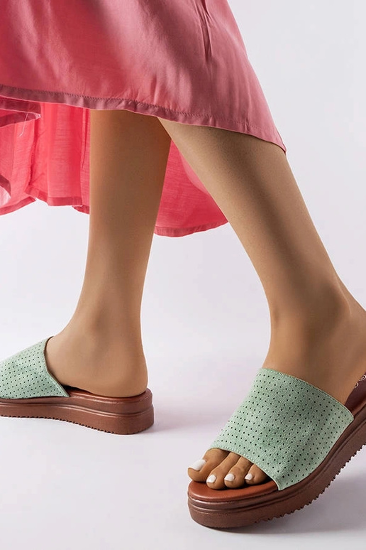 Grüne Flip-Flops mit durchbrochenem...