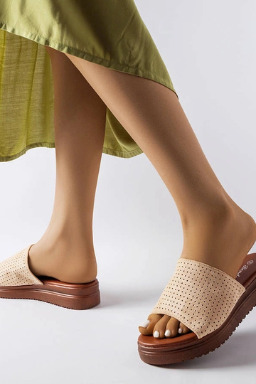 Beige Slipper mit durchbrochenem Schaft, „Idabel"