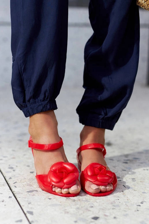 Rote Ballerinas mit Lucchese-Blume Rote Ballerinas mit Lucchese-Blume
