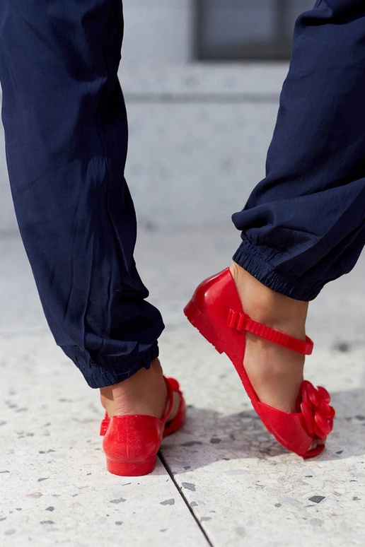 Rote Ballerinas mit Lucchese-Blume Rote Ballerinas mit Lucchese-Blume