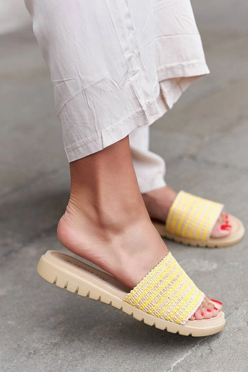 Capovalle – Geflochtene Flip-Flops in Gelb 2