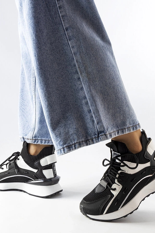 Schwarz-weiße stylische Sneaker Begins