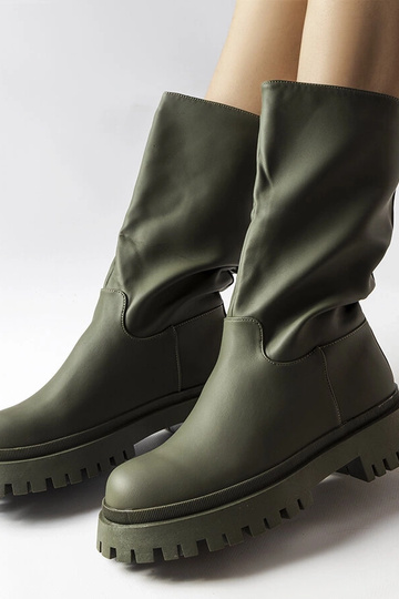 Grüne matte kniehohe... 2