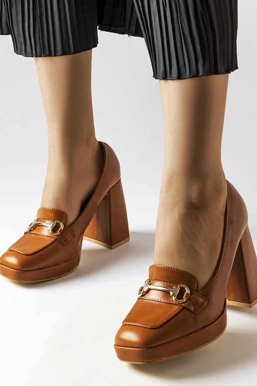 Braune Pumps mit geometrischem Absatz...