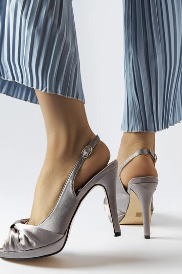 Crispina hellgraue High Heel-Sandalen 2