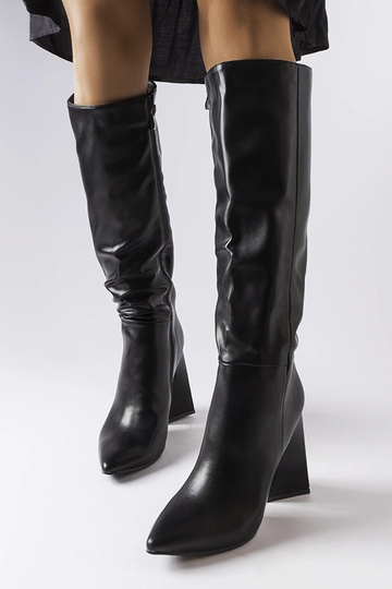 Schwarze Stiefel mit...