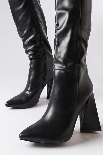 Schwarze Stiefel mit Absatz, „Medicina" 2
