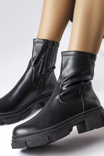 Schwarze isolierte Stiefel... 2