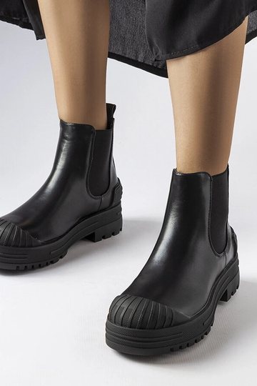 Schwarze Arbeitsschuhe mit...