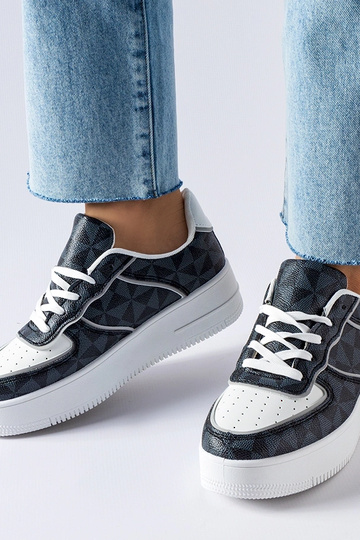 Schwarze Sneakers mit dem Sands-Monogramm verziert 2