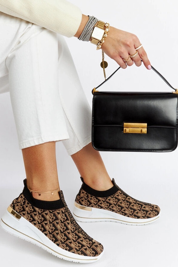 Schwarze und braune Slipper... 2