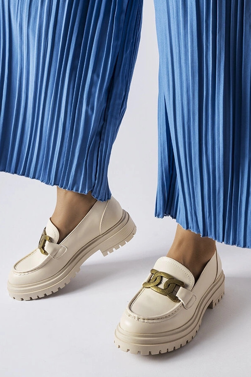 Beigefarbene Loafer mit... Beigefarbene Loafer mit...