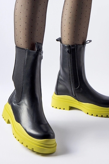 Schwarze Stiefeletten mit bunter Delebio-Sohle