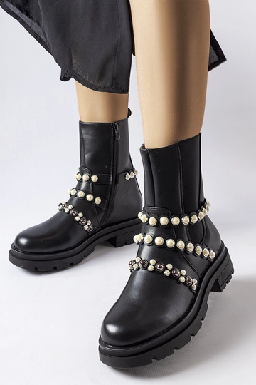 Schwarze Stiefeletten...