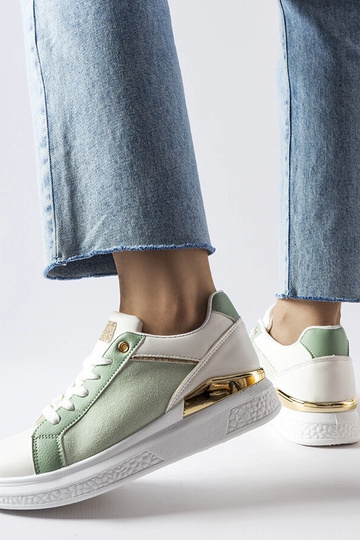 Weiße und grüne Schuhe mit... 2