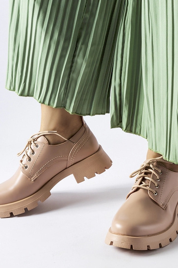 Beige Charleston-Schuhe mit mattem Finish