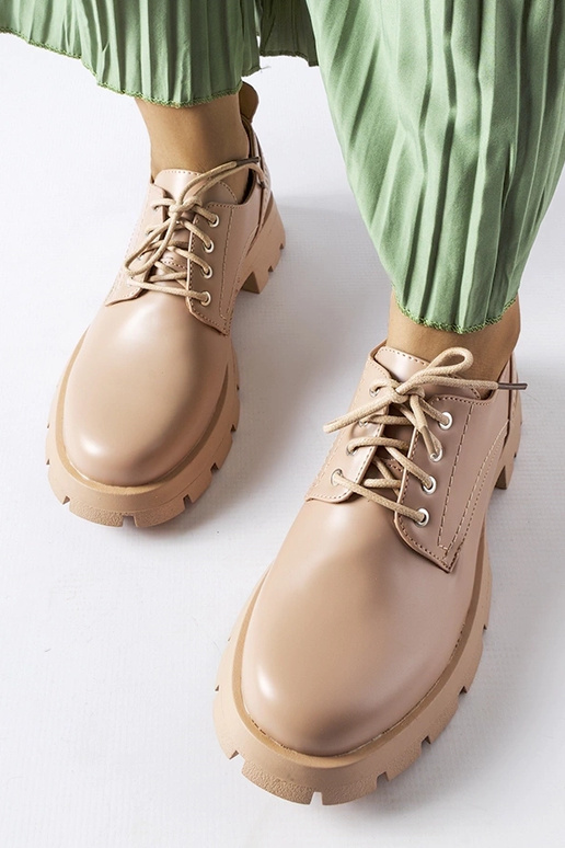 Beige Charleston-Schuhe mit mattem... Beige Charleston-Schuhe mit mattem...