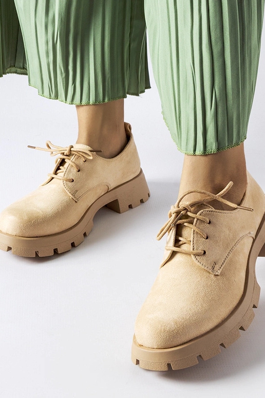 Beige Stiefeletten mit massiver Sohle...