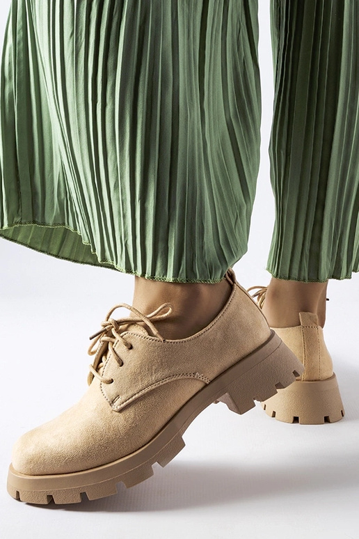 Beige Stiefeletten mit massiver Sohle...