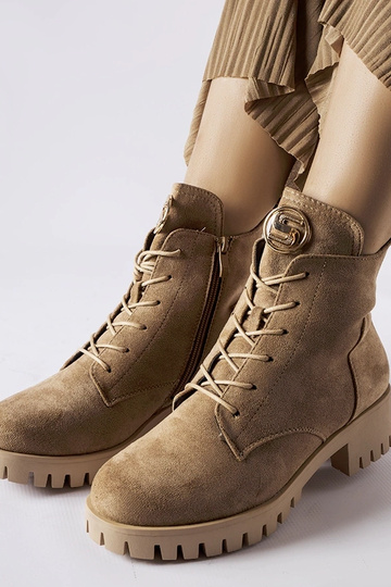 Beige isolierte Kunstwildleder-Stiefel Noha 2
