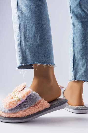 Graue und rosa Hausschuhe... 2