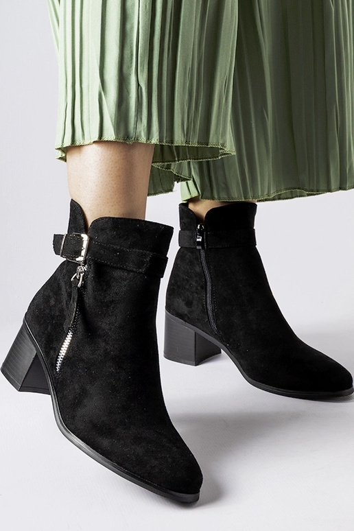 Schwarze Stiefeletten mit niedrigem...