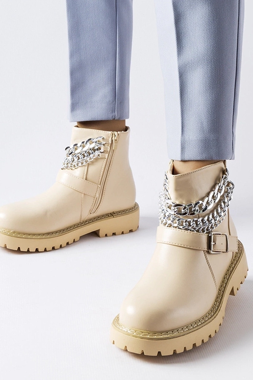 Beige Stiefeletten mit Zierketten...