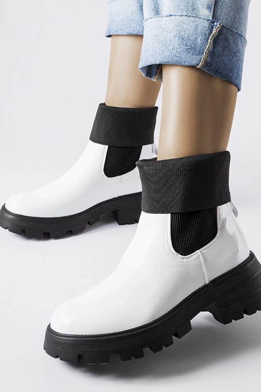 Weiße Schlupfstiefel von Breolungi