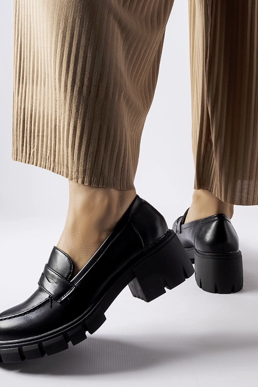 Schwarze klassische Loafer im Dina-Block