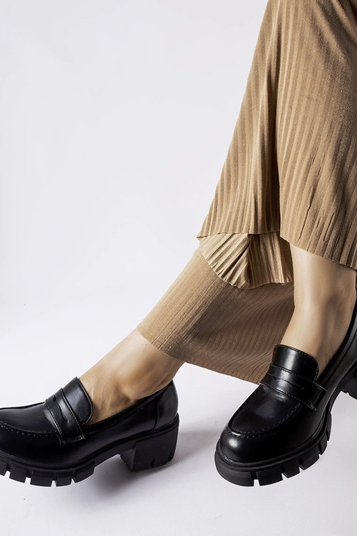 Schwarze klassische Loafer im Dina-Block