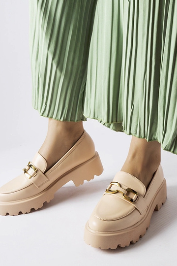 Beige Damen-Loafer mit Piazzo-Schnalle verziert