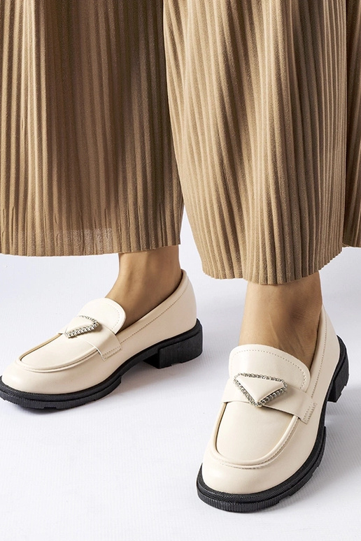 Beige Mokassins mit Zirkonen verziert...