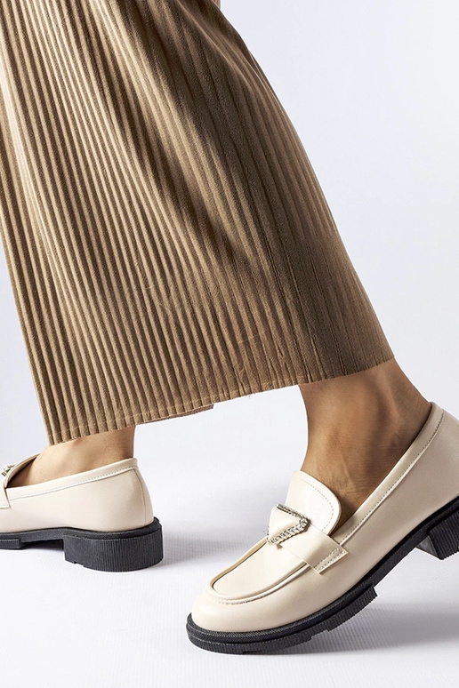 Beige Mokassins mit Zirkonen verziert...