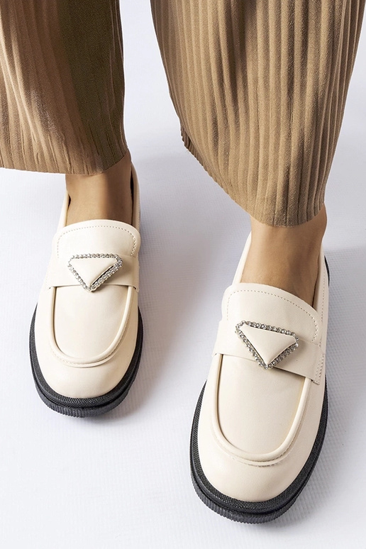 Beige Mokassins mit Zirkonen verziert...