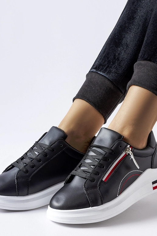 Schwarze Sneaker mit weißer Sohle...