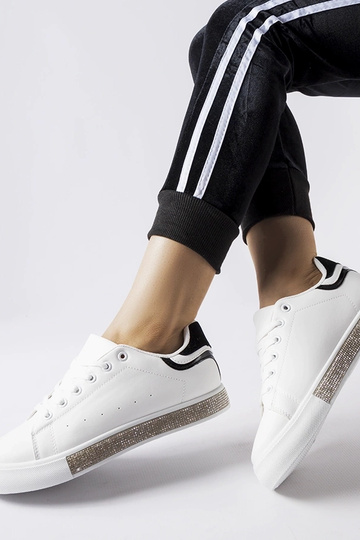 Schwarz-weiße Sneakers... 2