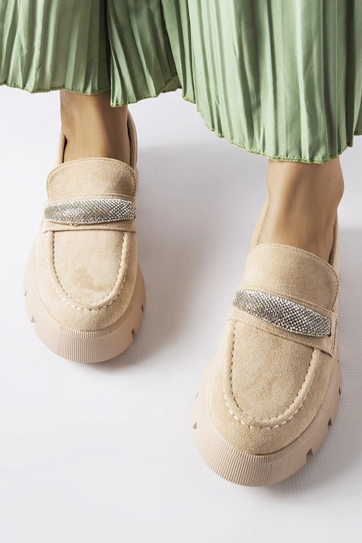 Beige Mokassins mit massiver Sohle... Beige Mokassins mit massiver Sohle...