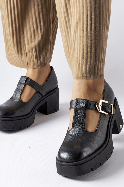 Schwarze lederne Halbschuhe, Karino