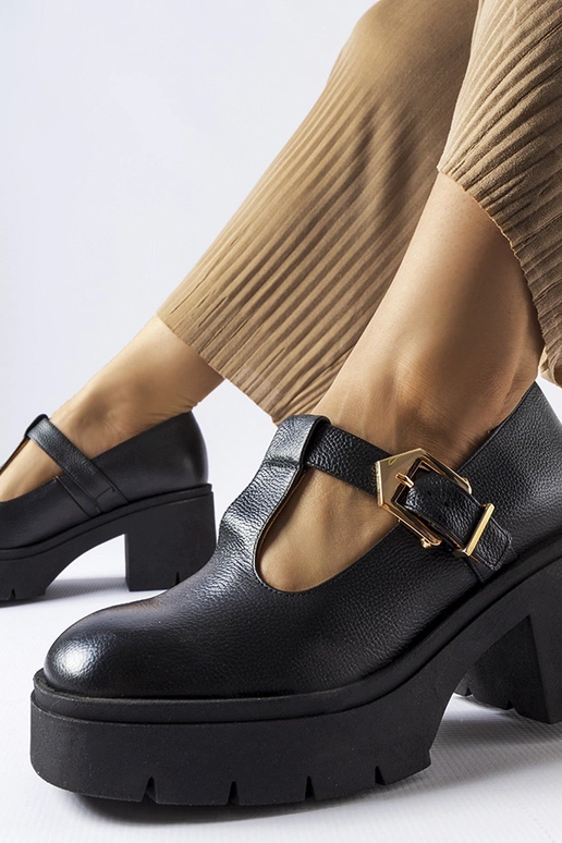 Schwarze lederne Halbschuhe, Karino