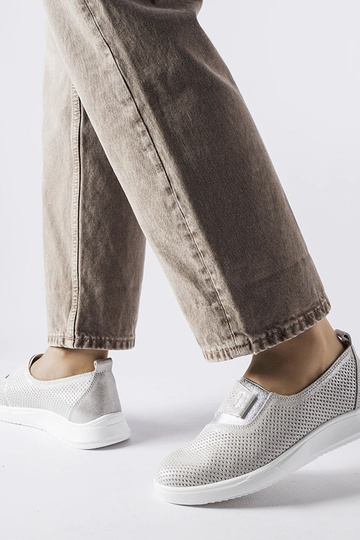 Ethels – Silberne Sneakers aus perforiertem Leder