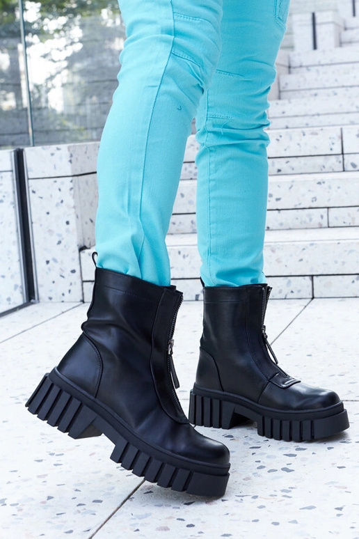 Schwarze isolierte Stiefeletten mit...