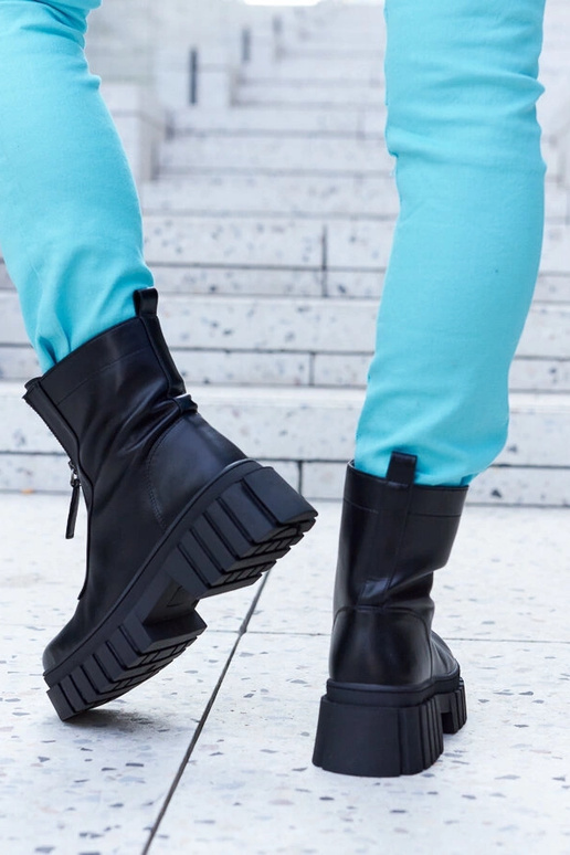 Schwarze isolierte Stiefeletten mit...