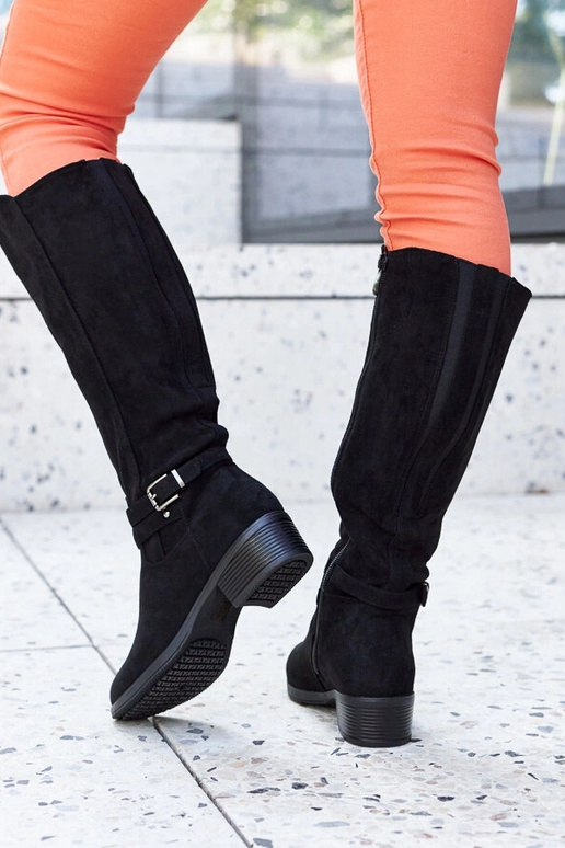 Schwarze isolierte Stiefel aus...