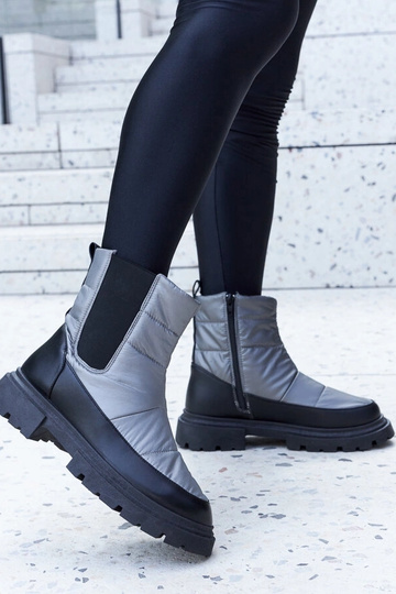 Graue isolierte Schneestiefel von Galvani