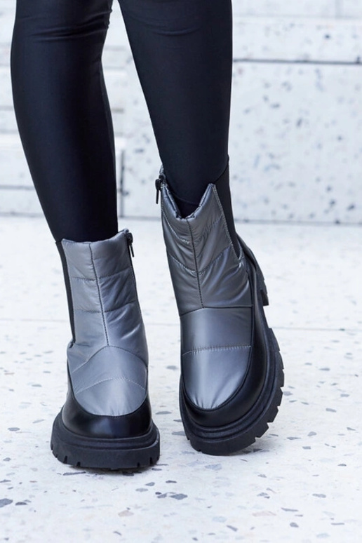 Graue isolierte Schneestiefel von...