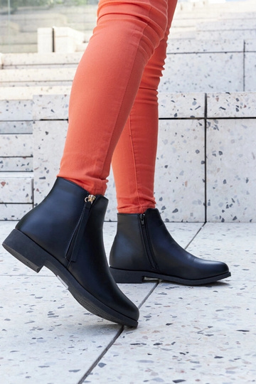 Schwarze isolierte flache...